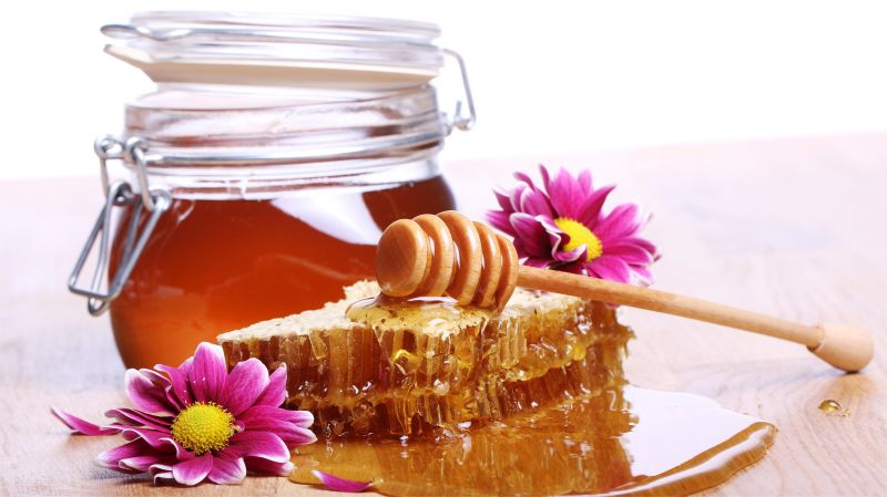 honey on the wooden table